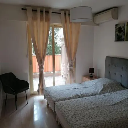 Avec Piscine De Copropriete דירה