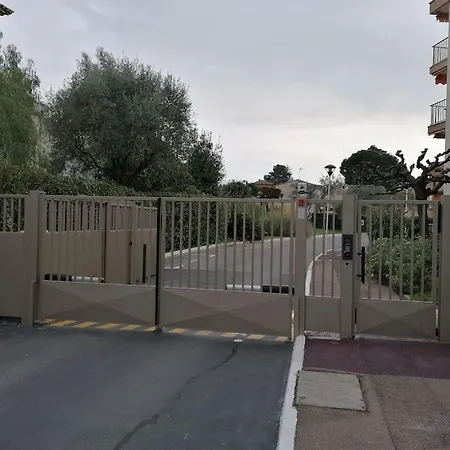 Avec Piscine De Copropriété *